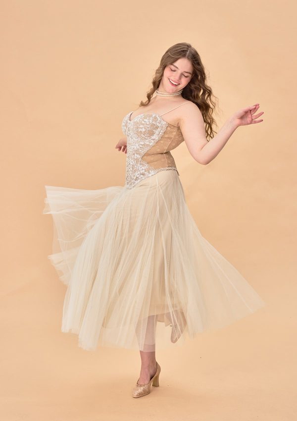 Curve & Plus  White Moon, Weaving Dreams Gauze Skirt For Sale - Image 2