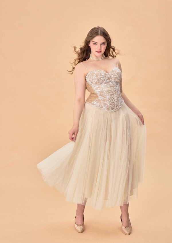 Curve & Plus  White Moon, Weaving Dreams Gauze Skirt For Sale - Image 4