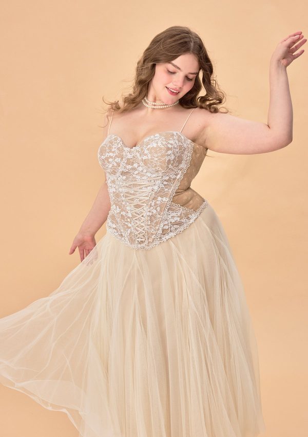 Curve & Plus  White Moon, Weaving Dreams Gauze Skirt For Sale - Image 5